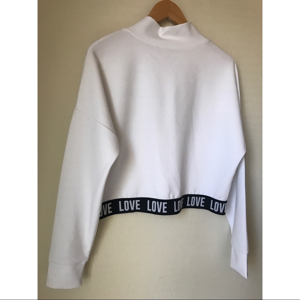 LOVE 🤍 Sweater - Picture 6 of 8